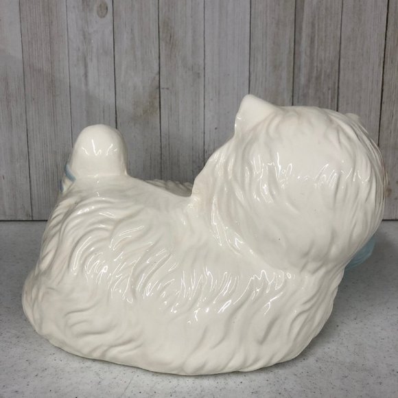 Big White Persian Kitty Cat Playing w/ Blue Yarn - Picture 8 of 11